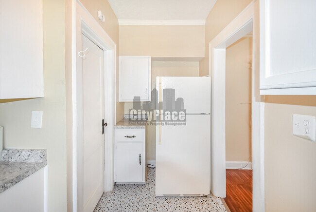 Building Photo - 728 E 34th St