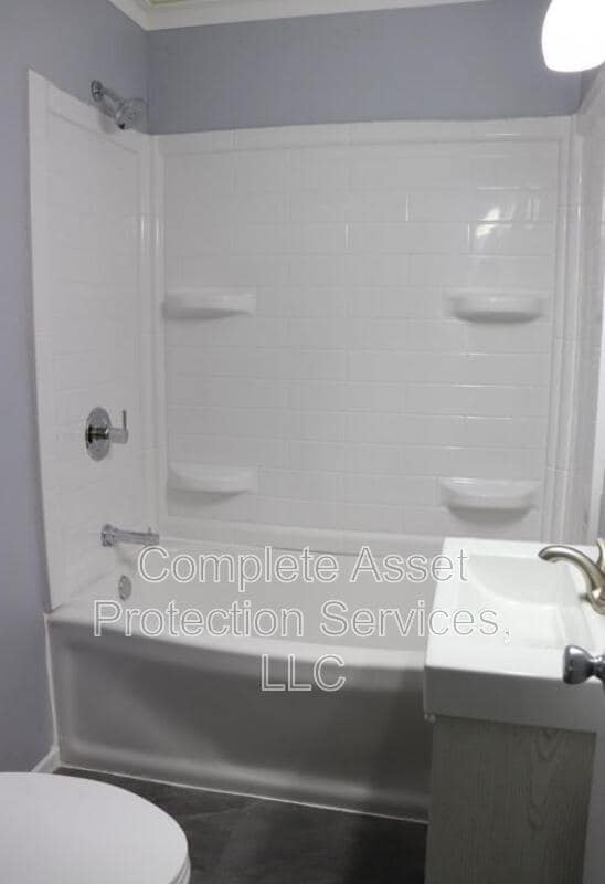 Building Photo - 3424 Iowa St