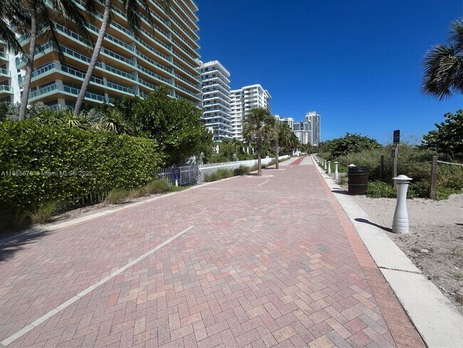 Building Photo - 5757 Collins Ave