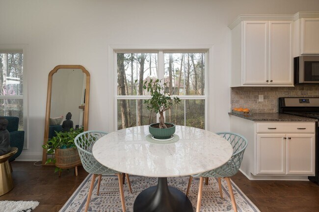 Building Photo - **LIKE NEW EXECUTIVE HOME IN A CUL-DE-SAC ...