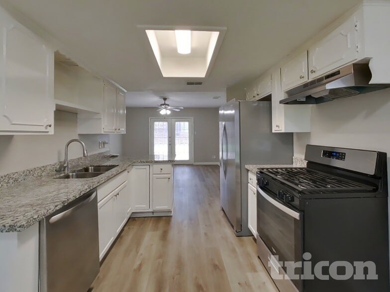 Building Photo - 9007 Gauguin Dr