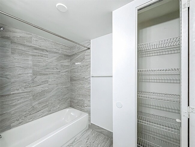 Building Photo - 8735 Ramblewood Dr