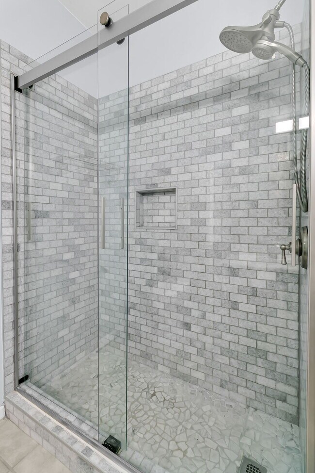 Building Photo - 1600 Long Grove Dr