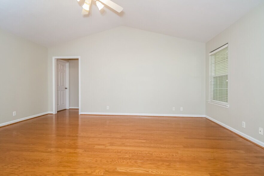 Building Photo - 7113 S Hampton Blvd