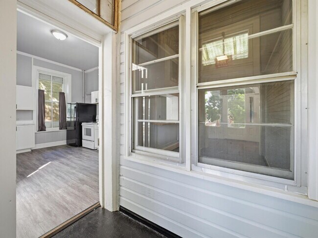 Building Photo - Charming 2-Bedroom, 2-Bath First-Floor Residence in a Beautifully Renovated Historic Home