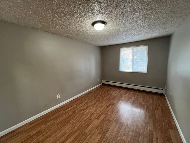 Building Photo - 1 Bedroom 1 Bathroom Apartment in East Denver