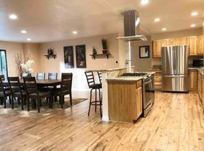 Building Photo - Great Contemporary Lake View Home above Burnt Mill Beach Club