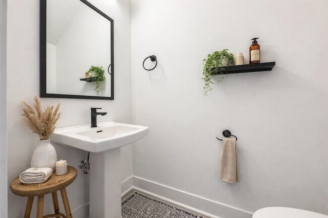 Building Photo - 4 Dutch Dr