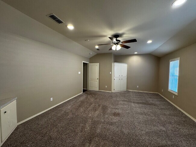 Building Photo - Beautiful Home in Upscale Neighborhood!