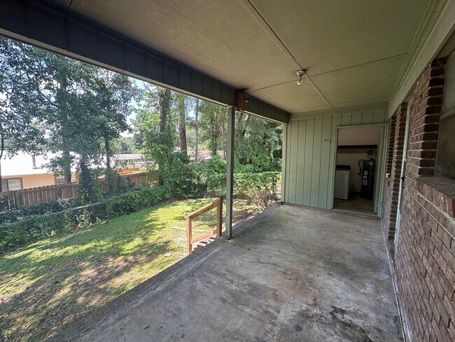Building Photo - 2072 Pats Place