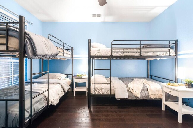 Building Photo - 7418 Lake Livingston Dr