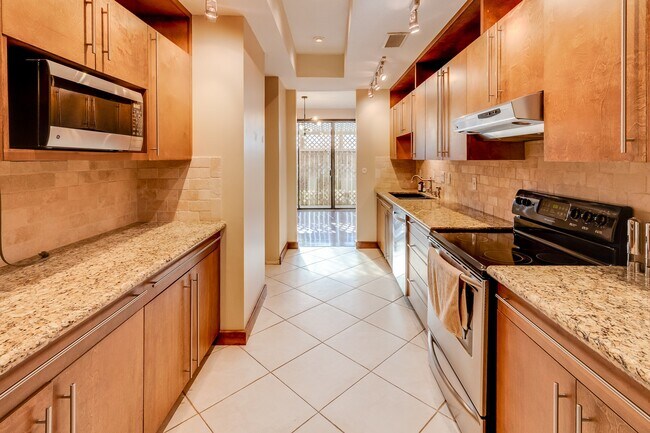 Building Photo - 1112 Bering Dr