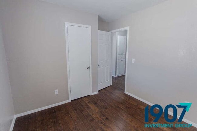 Building Photo - Spacious 5-Bedroom Home in Moore with Rece...