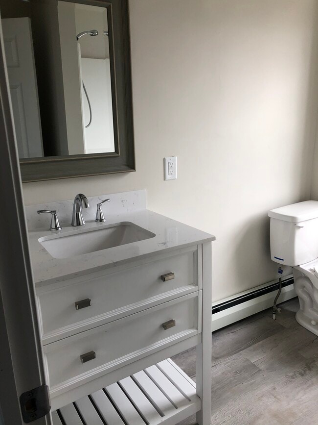 Building Photo - 705 Beech St