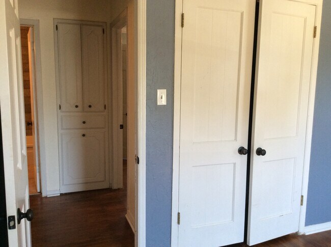 Building Photo - 111 E 12th St