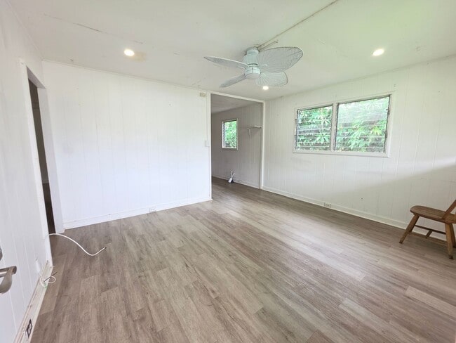 Building Photo - 104 Panaewa St