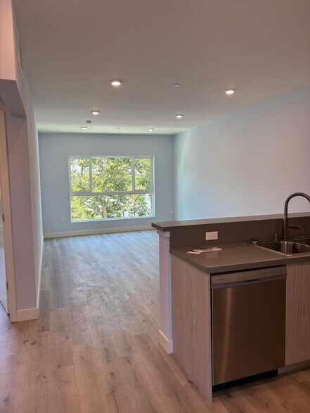Building Photo - 10739 Kling St