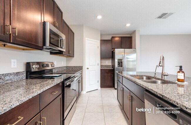 Building Photo - 6986 King Crk Dr