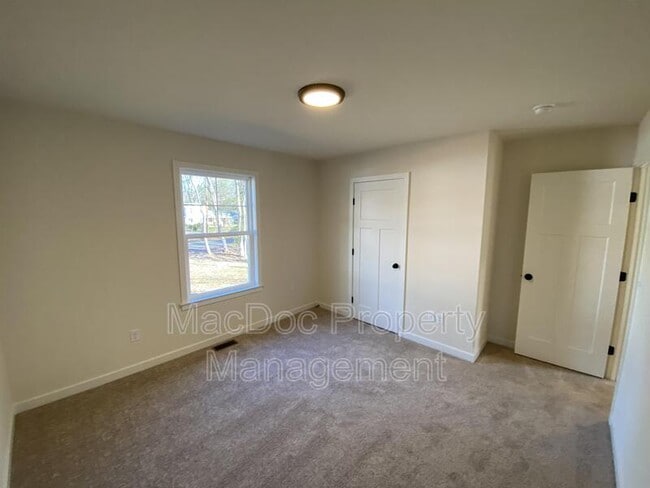 Building Photo - 64 Hickory Ln