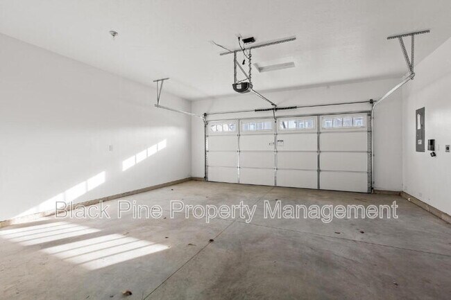 Building Photo - 7184 W Riverwood St