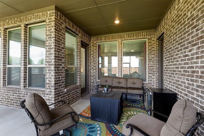 Building Photo - 2213 Laguna Dr