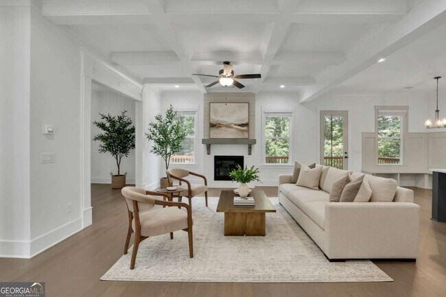 Building Photo - 6181 Shoreland Cir