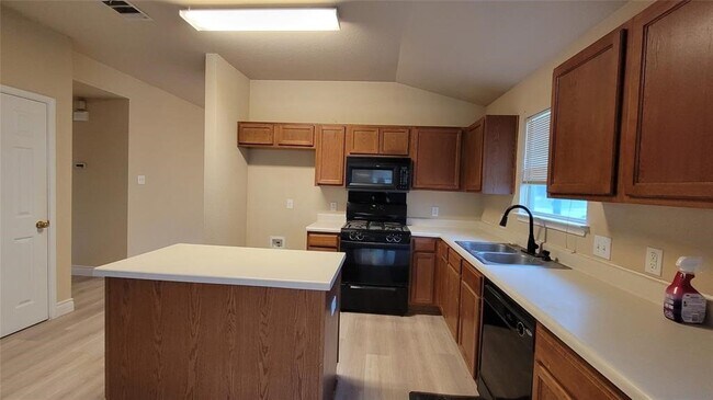 Building Photo - 339 Marquitos Dr