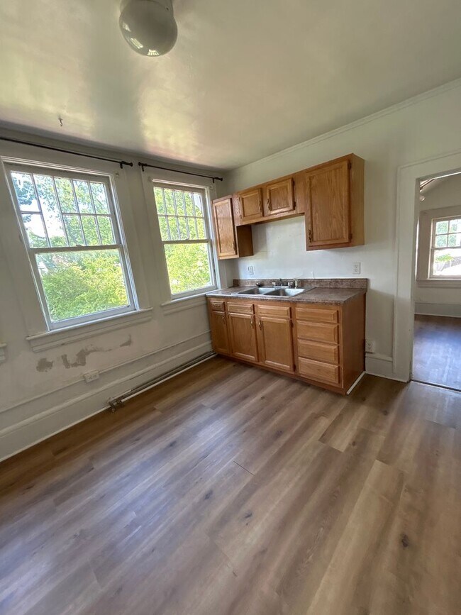 Building Photo - 2923 Melrose Ave NW