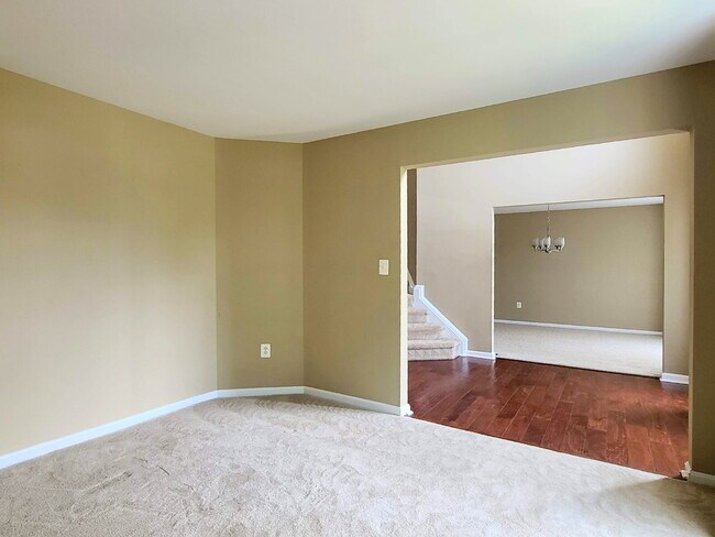 Building Photo - 5 BR, 4 BA Colonial in Lee's Hill