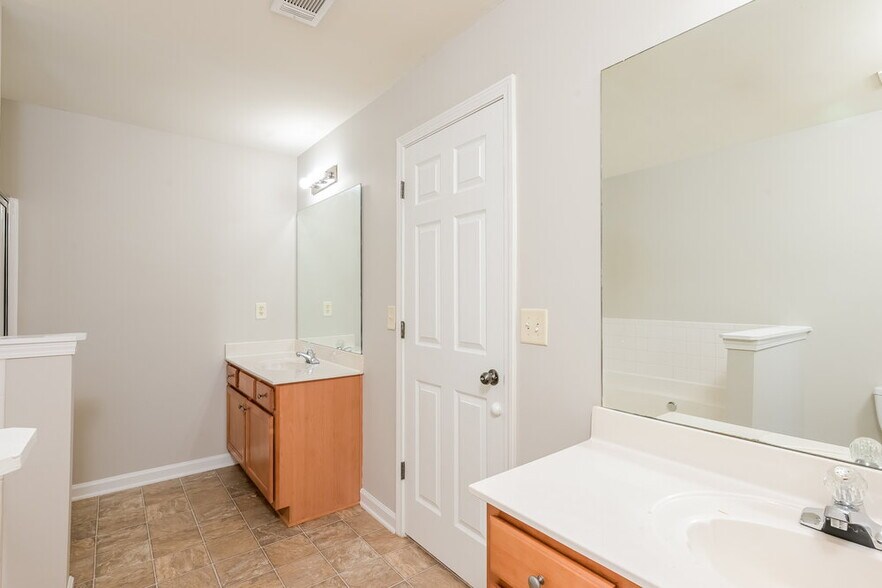 Building Photo - 2104 Tidal Cove