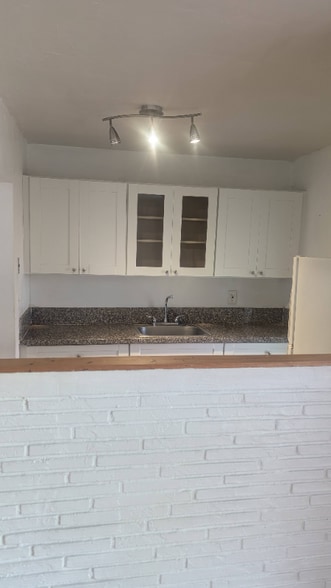 Building Photo - 20400 NW 7th Ave