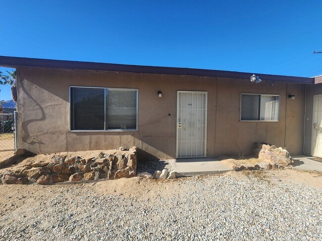 Primary Photo - 6212 Abronia Ave