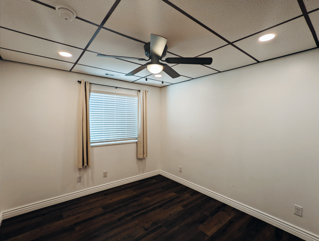 Building Photo - Pet-Friendly Spacious 1-Bedroom Basement R...