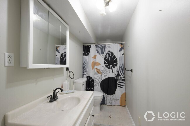 Building Photo - Spacious Home in Tooele!