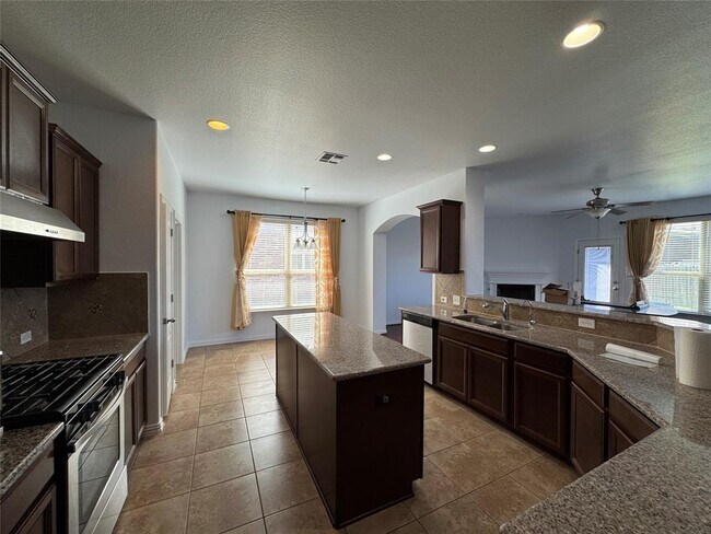 Building Photo - 123 Honey Grove