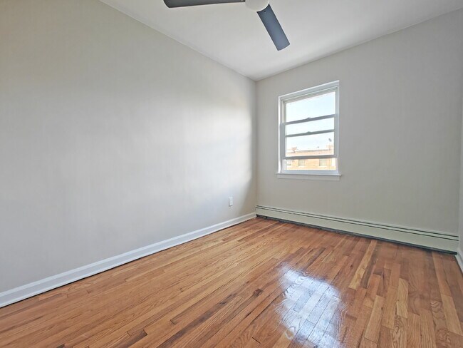 Building Photo - Spacious Fully Renovated Corner-Home Available Now!