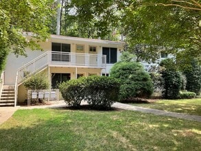 Building Photo - Spacious Carrboro Condo ready for August Move In!