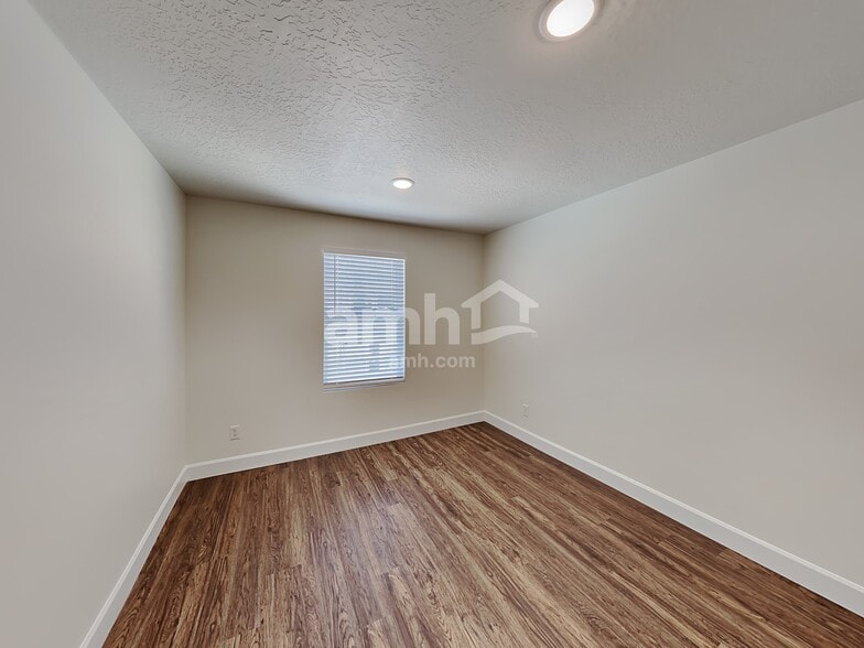 Building Photo - 5996 S Jordan Pkwy