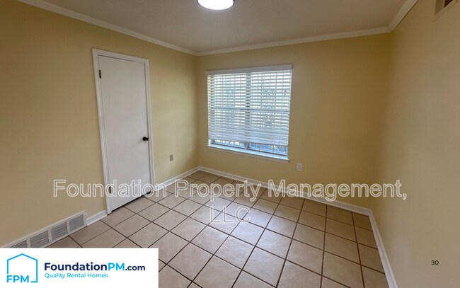 Building Photo - 2621 Derbyshire Ave