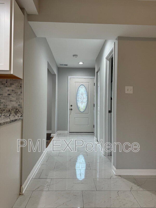 Building Photo - 9806 Ambler Ln