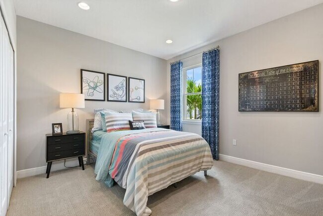 Building Photo - Luxurious 5/3.5 Stunning Home with a Generous Loft and a 2 Car Garage in the Highly Desired Hartw...