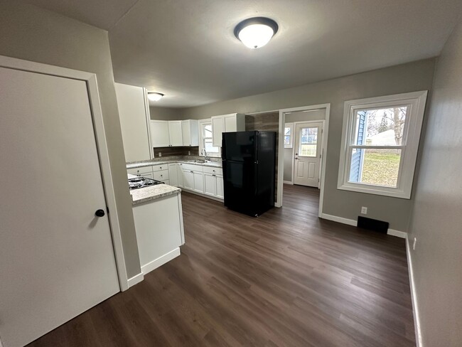 Building Photo - Remodeled 3 bed, 1 bath home for rent in W...