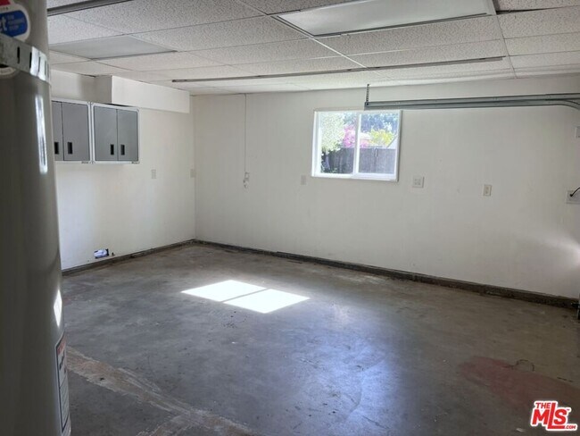 Building Photo - 13123 Magnolia Blvd