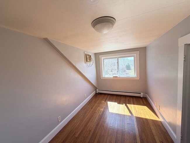 Building Photo - 359 Village St