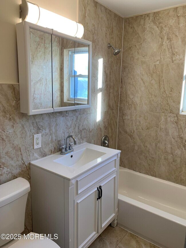 Building Photo - 32 Manchester Ct