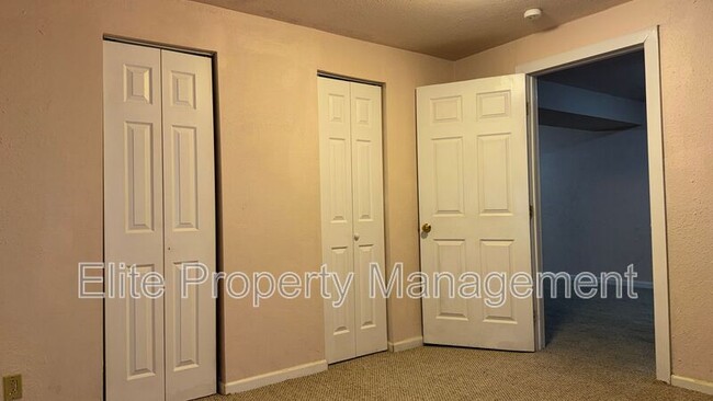 Building Photo - 788 S Knox Dr