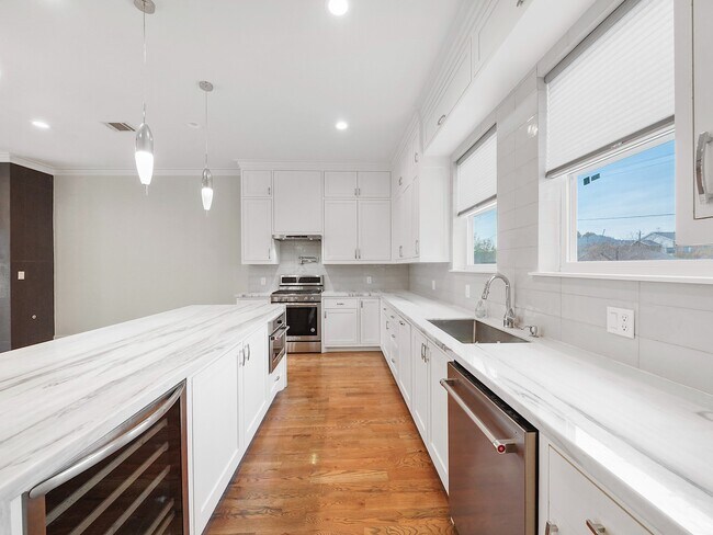 Building Photo - 1512 Thompson St