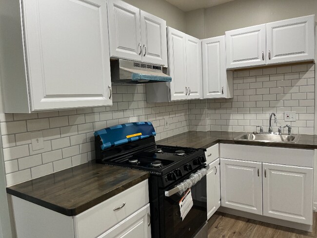 Building Photo - 9-11 Oakland Terrace