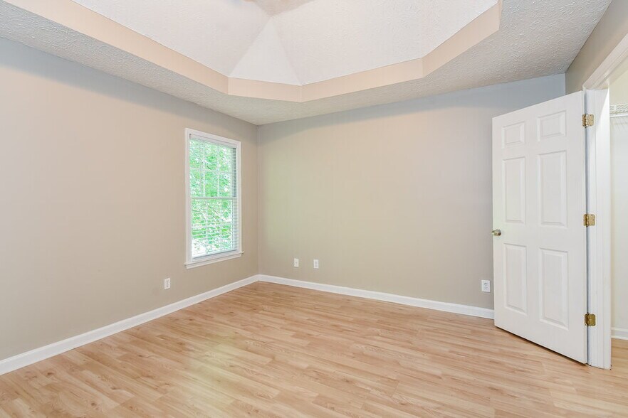 Building Photo - 503 Brooksdale Dr