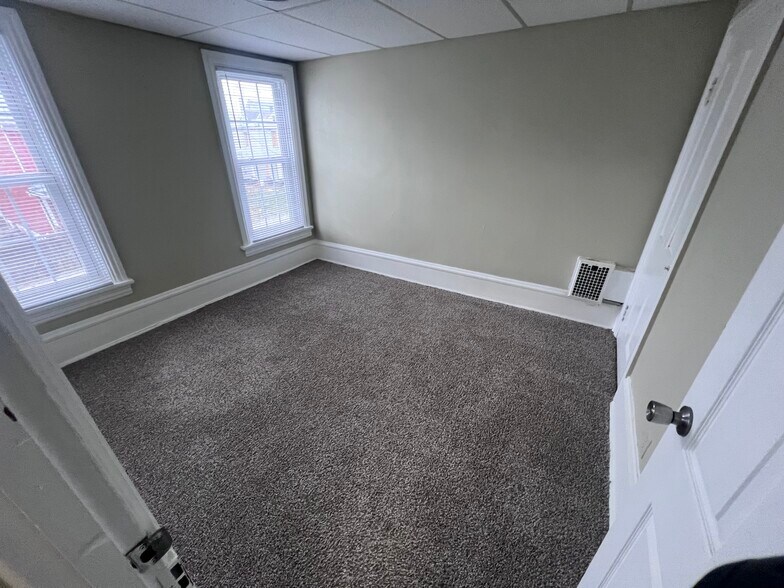 Building Photo - 2309 5th Ave